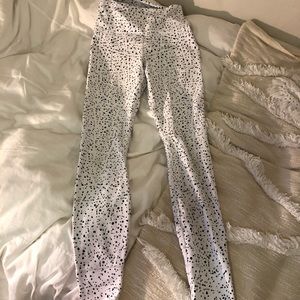 GYMVERSUS white and black speckled leggings